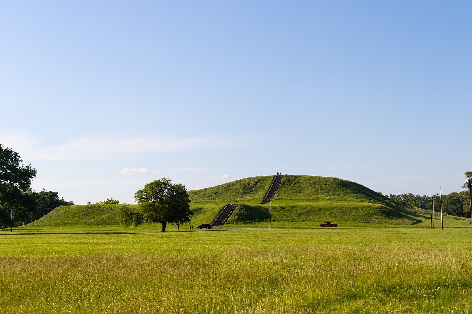 Cahokia grows into a major city, c. 1050
