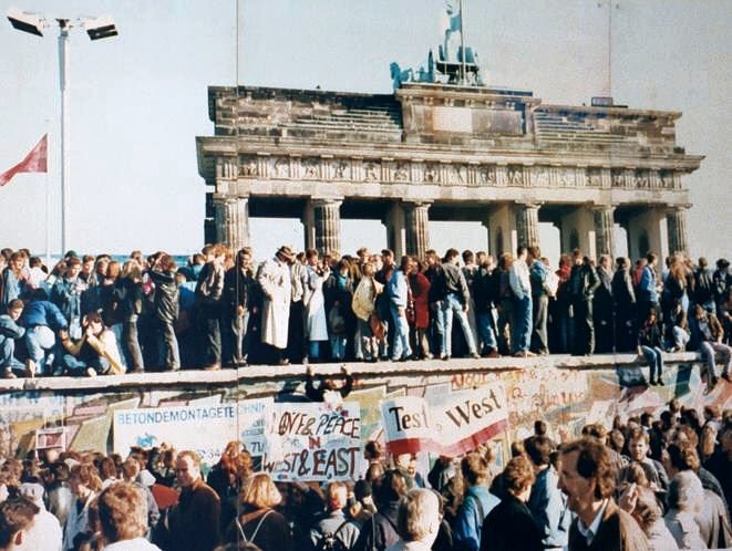 Fall of the Berlin Wall historical image 1
